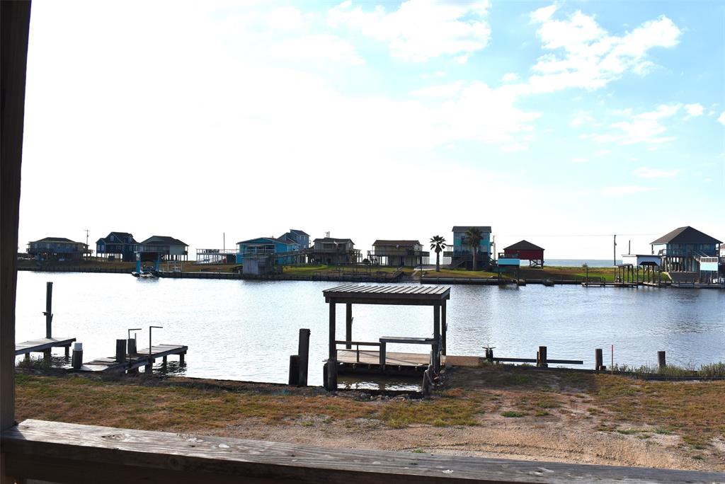 508 Marina Dr, Sargent, TX 77414