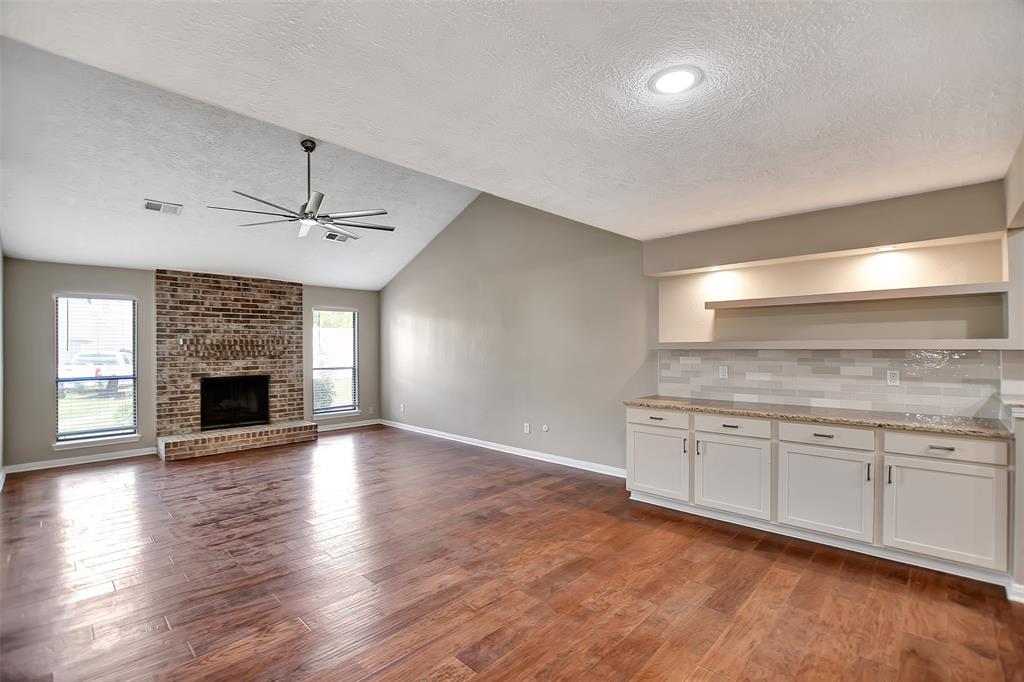 58 Hideaway Dr, Friendswood, TX 77546