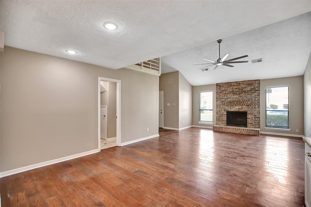 58 Hideaway Dr, Friendswood, TX 77546