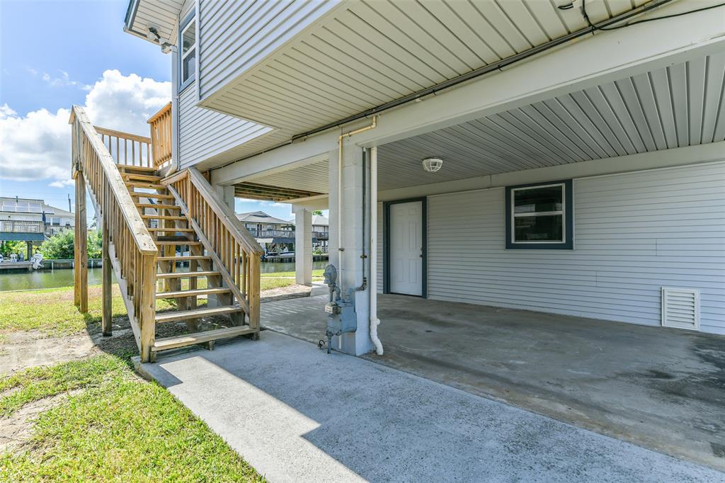 396 Ling St, Bayou Vista, TX 77563