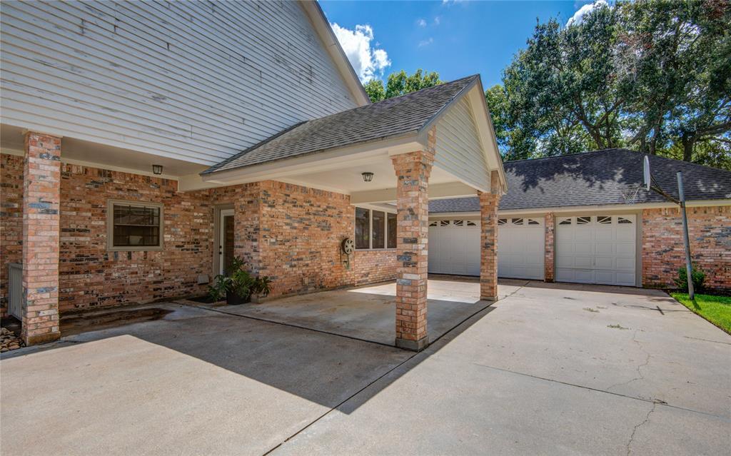 116 Dewberry Dr, Lake Jackson, TX 77566