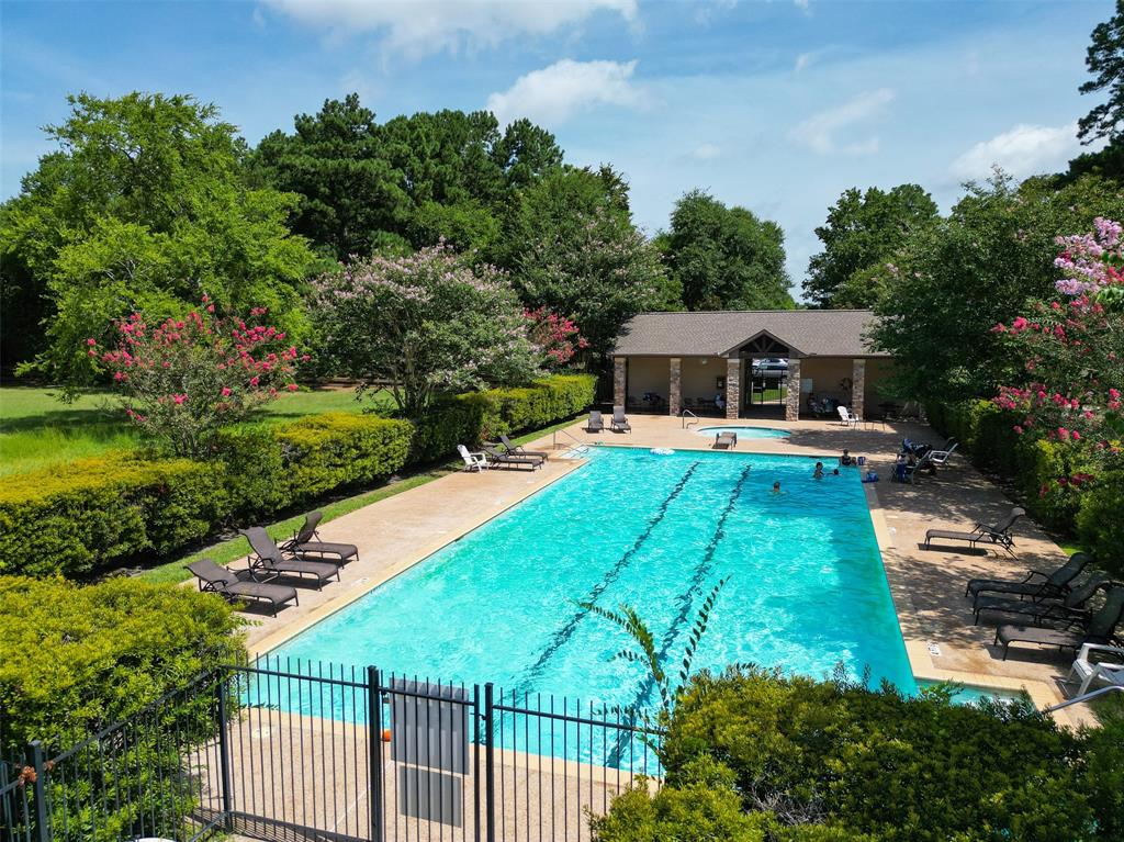 1572 Emerald Lakes Dr, Willis, TX 77378