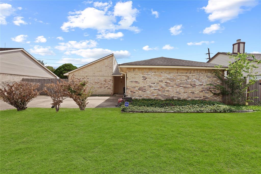 Sold 16315 La Luna Drive, Houston, TX 77083 3 Beds / 2 Full Baths