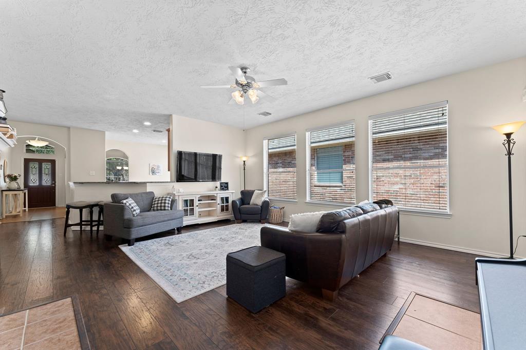 25618 Saddlebrook Village Dr, Tomball, TX 77375