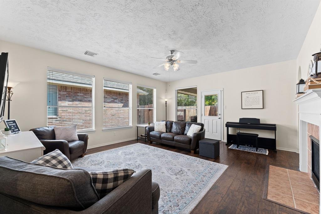 25618 Saddlebrook Village Dr, Tomball, TX 77375