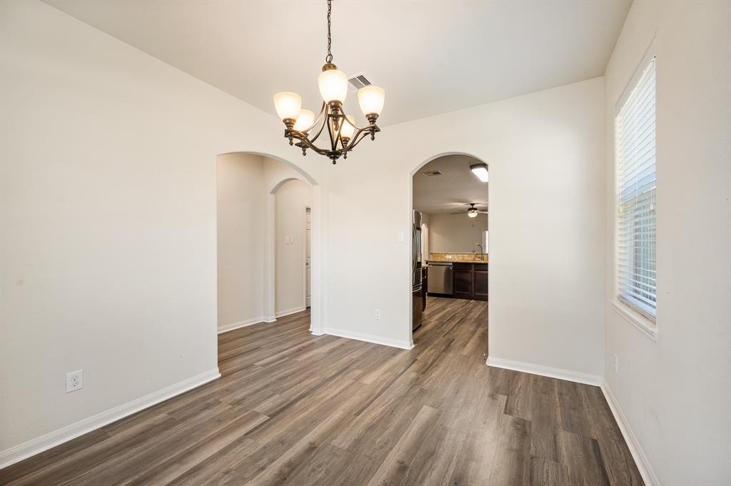 774 Grassy Knoll Ln, La Marque, TX 77568