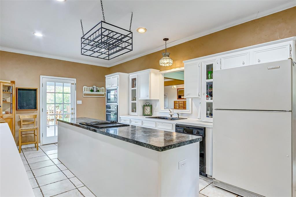 601 Piney Creek Rd, Bellville, TX 77418