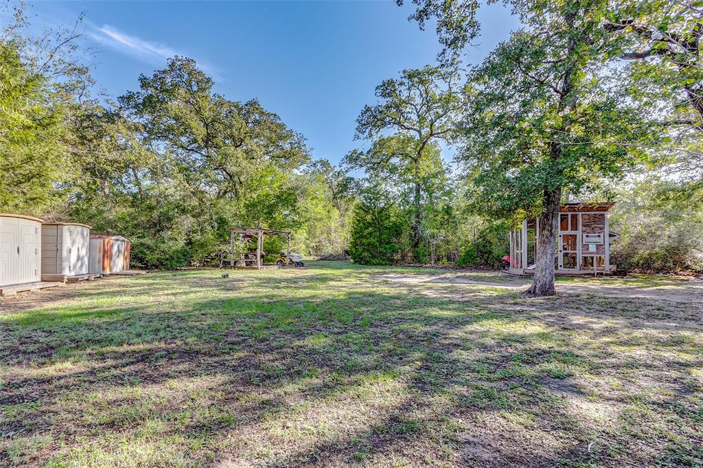 601 Piney Creek Rd, Bellville, TX 77418