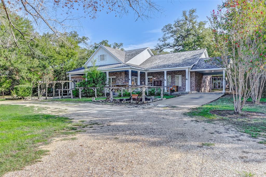 601 Piney Creek Rd, Bellville, TX 77418