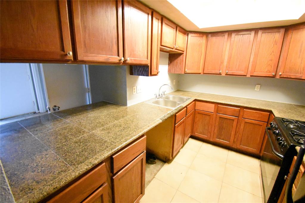 4231 Young St, Pasadena, TX 77504