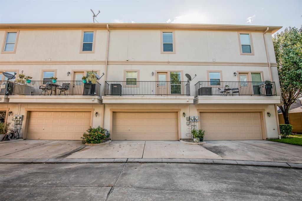 1742 French Village Dr, Houston, TX 77055