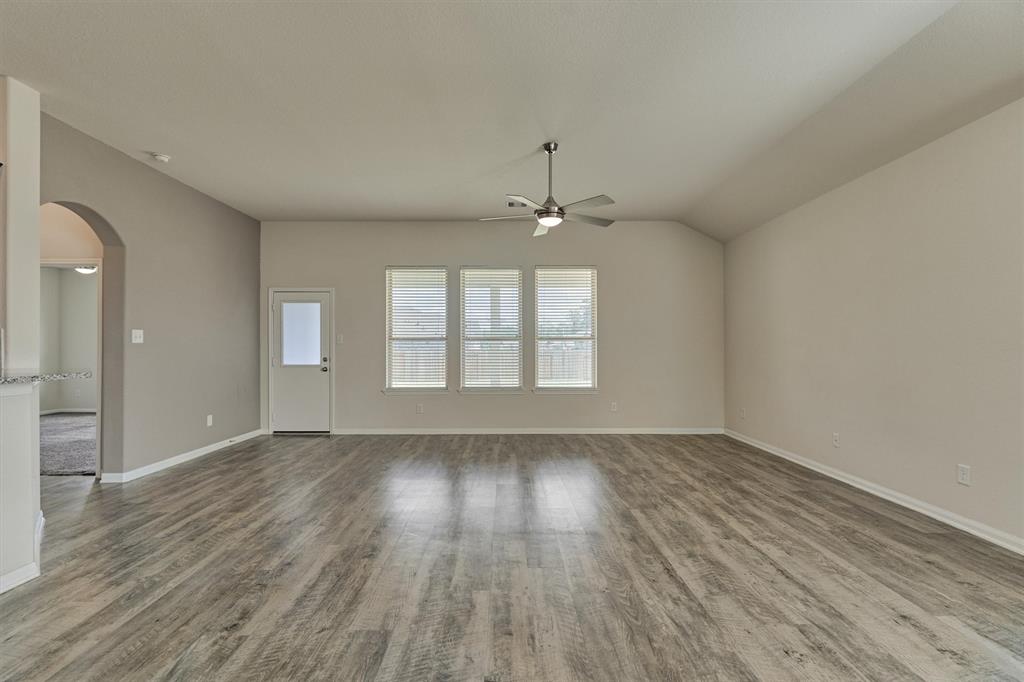 1635 Waukegan Rd, Conroe, TX 77306