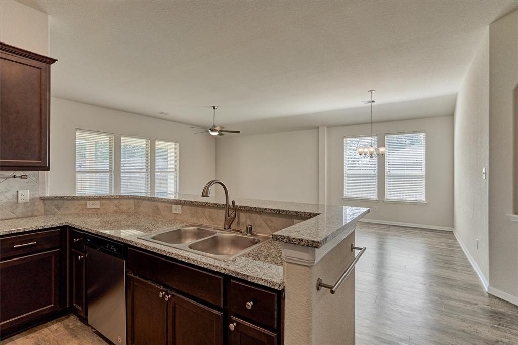 1635 Waukegan Rd, Conroe, TX 77306