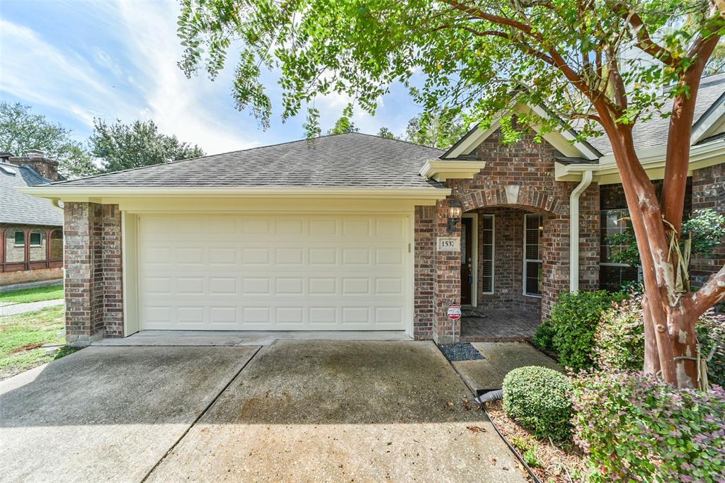 1537 Sunmeadow Blvd, Friendswood, TX 77546