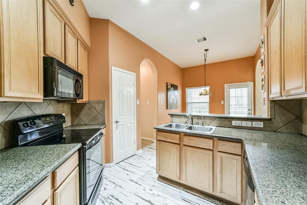 1537 Sunmeadow Blvd, Friendswood, TX 77546