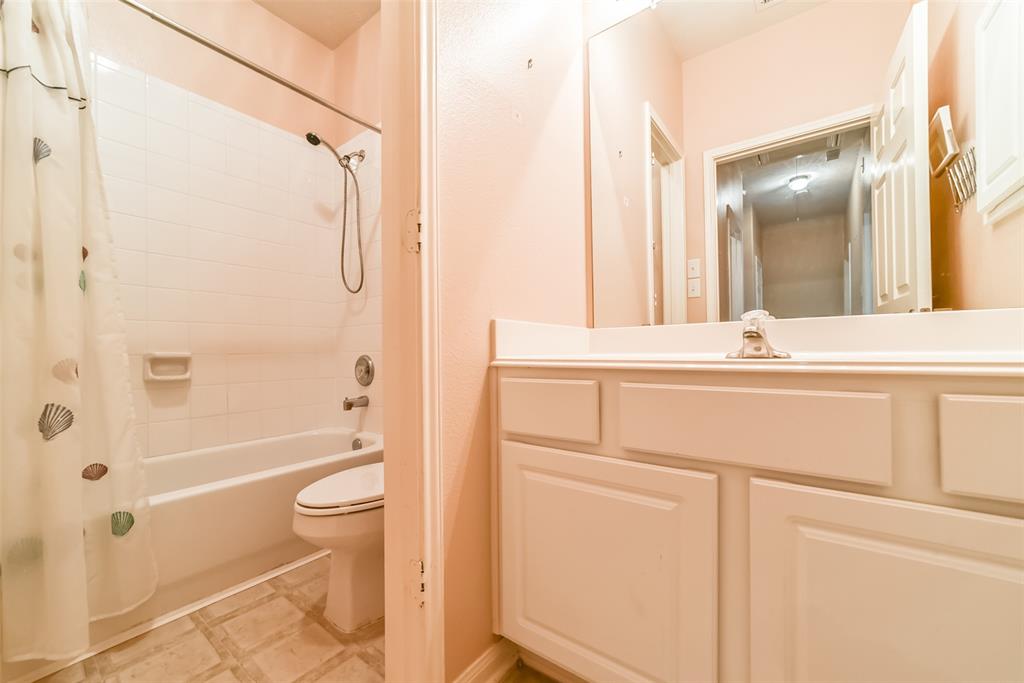 1537 Sunmeadow Blvd, Friendswood, TX 77546