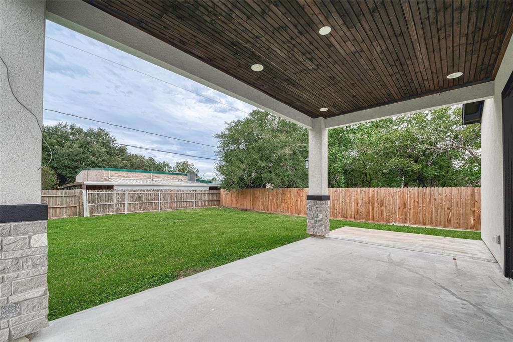 8328 Peekskill Ln, Houston, TX 77075