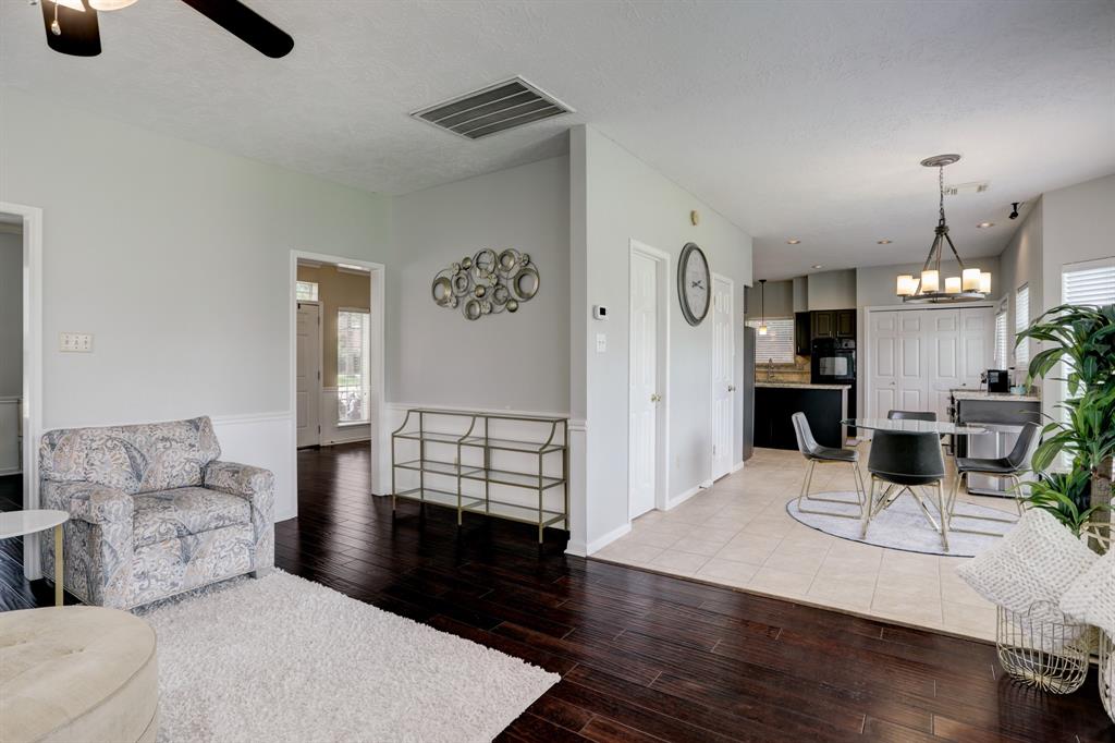 1611 Falcon Ridge Blvd, Friendswood, TX 77546