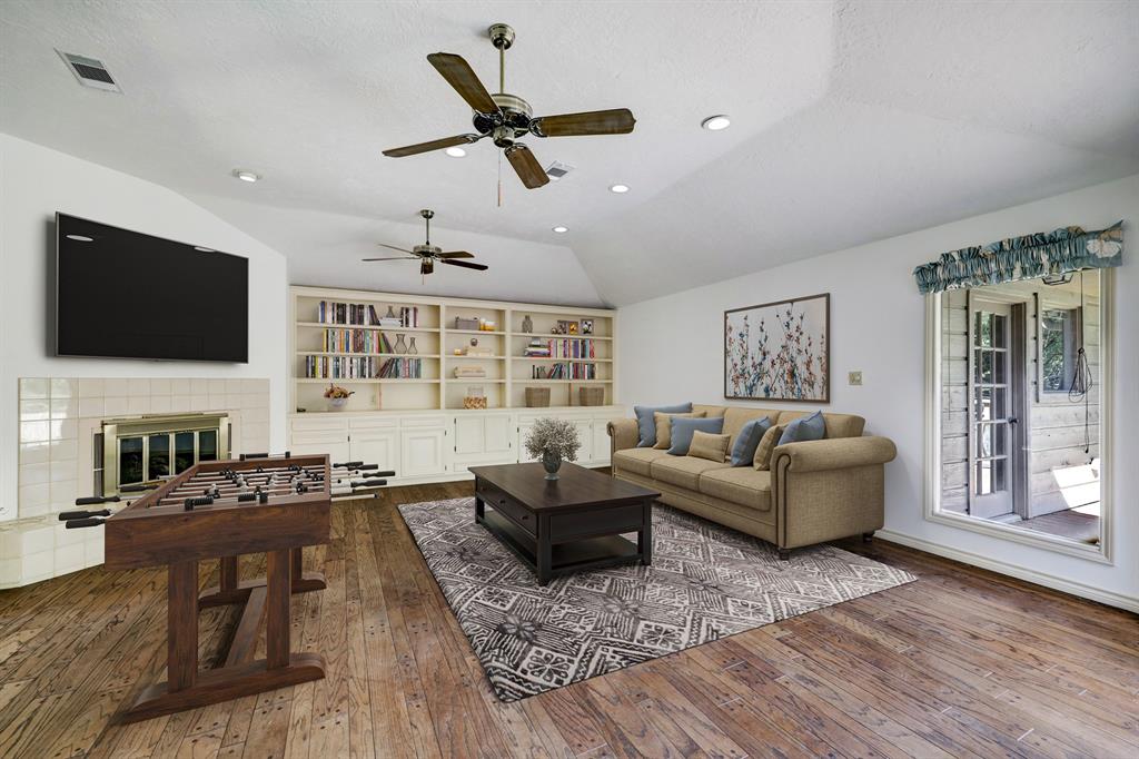 1303 Golden Bear Ln, Kingwood, TX 77339