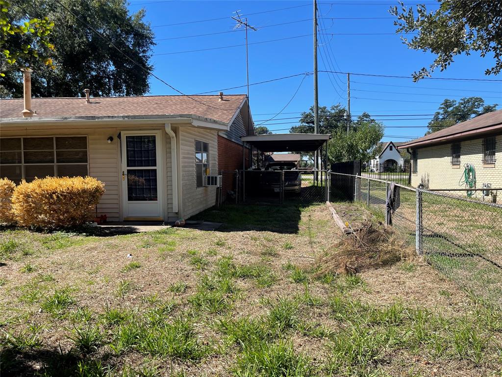 909 N Meyer St, Sealy, TX 77474