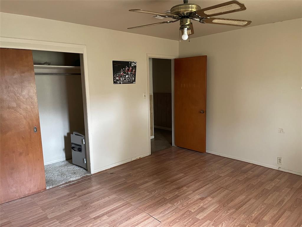 909 N Meyer St, Sealy, TX 77474