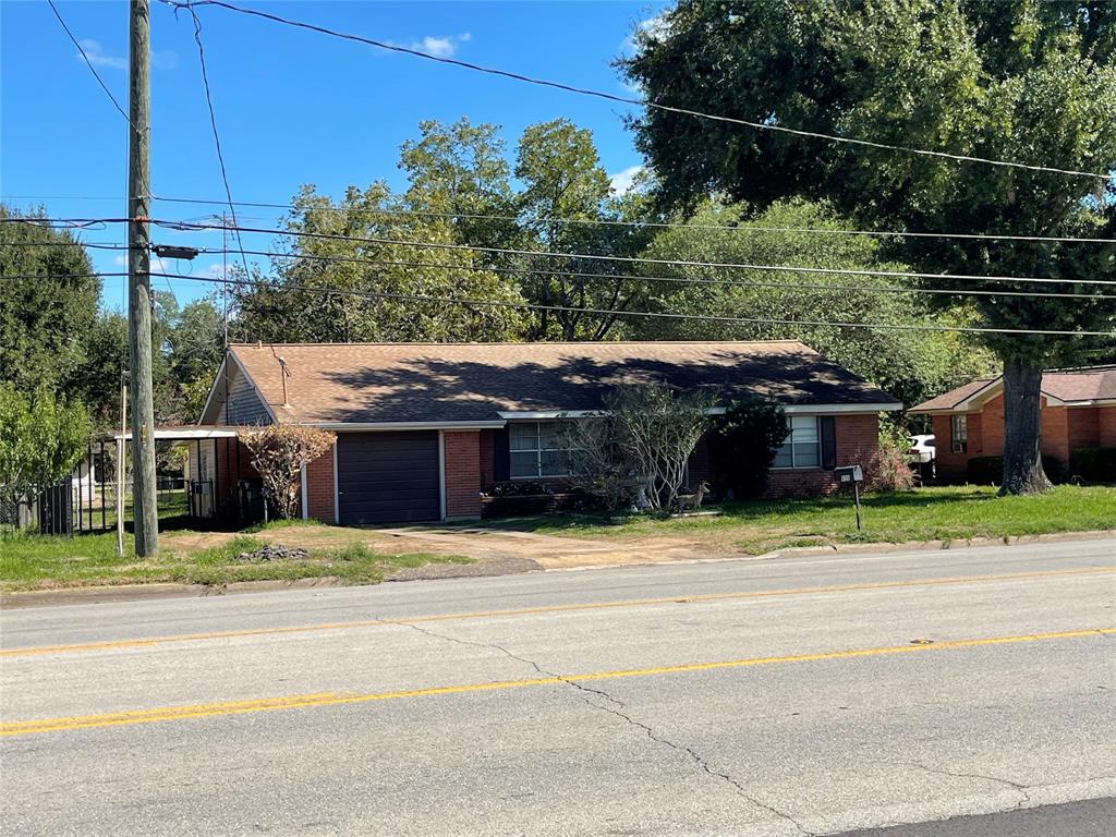 909 N Meyer St, Sealy, TX 77474