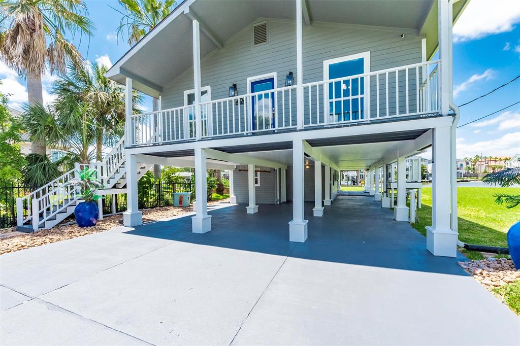 2114 Cove Park Dr, Kemah, TX 77565