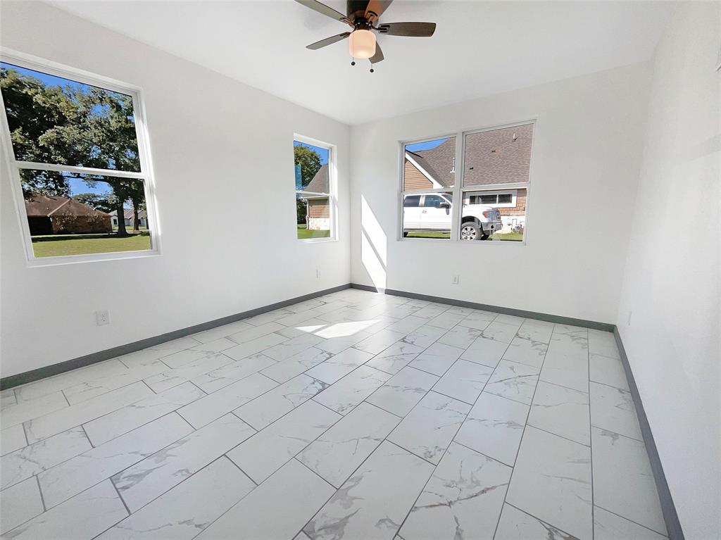 145 Birdie Dr, Hempstead, TX 77445