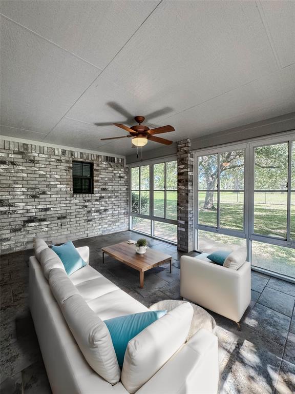 437 Mill Road, Angleton, TX 77515