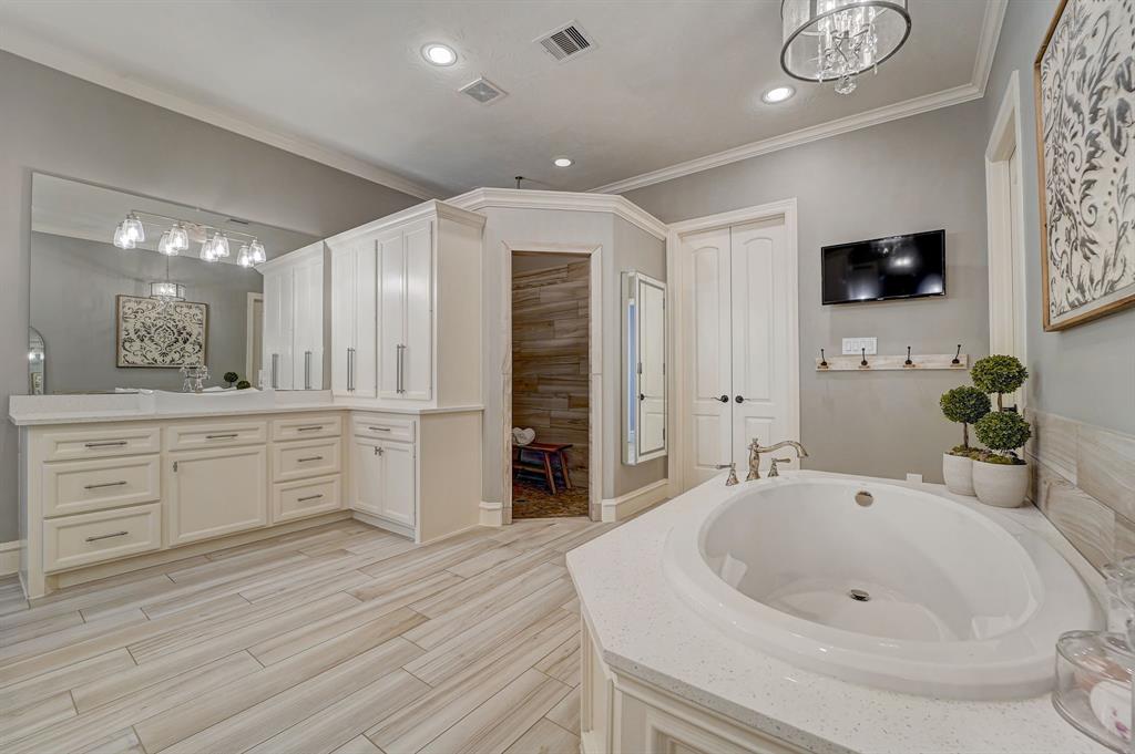 4809 Dutton Lake Dr, Baytown, TX 77523