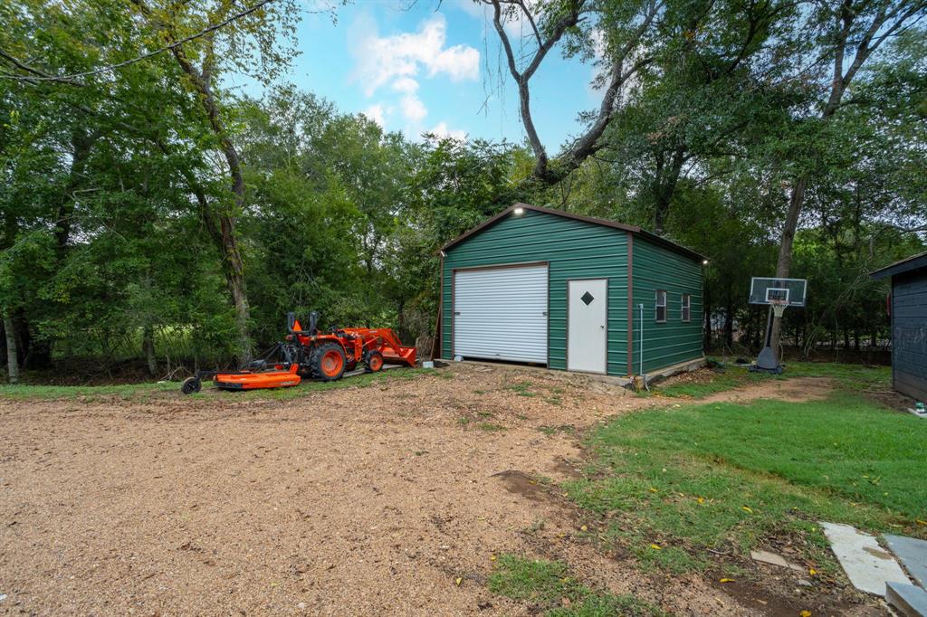 636 Piney Creek Rd, Bellville, TX 77418