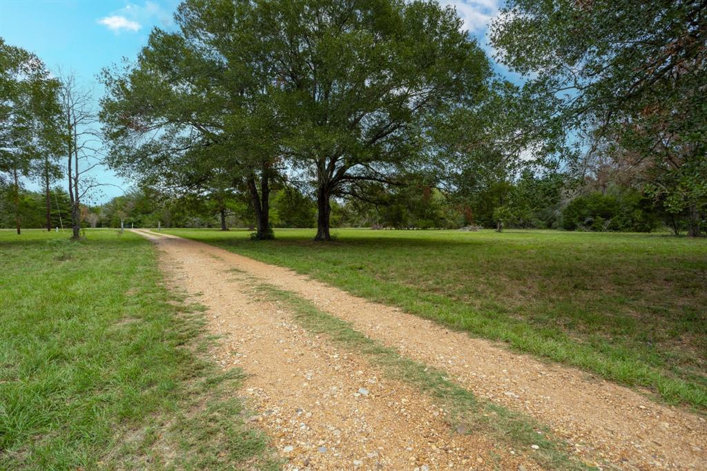 636 Piney Creek Rd, Bellville, TX 77418