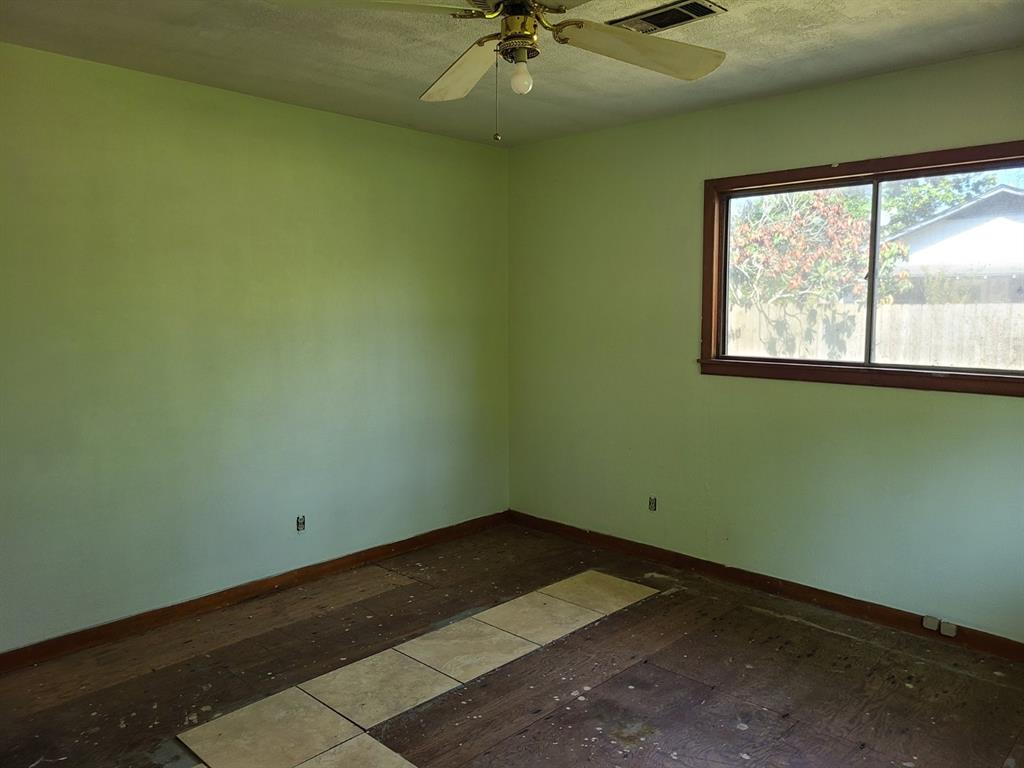 107 W Oak, Daisetta, TX 77533