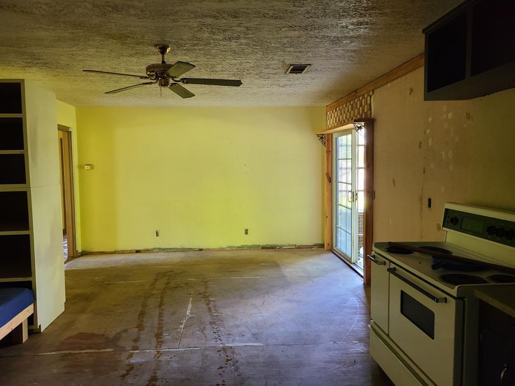 107 W Oak, Daisetta, TX 77533