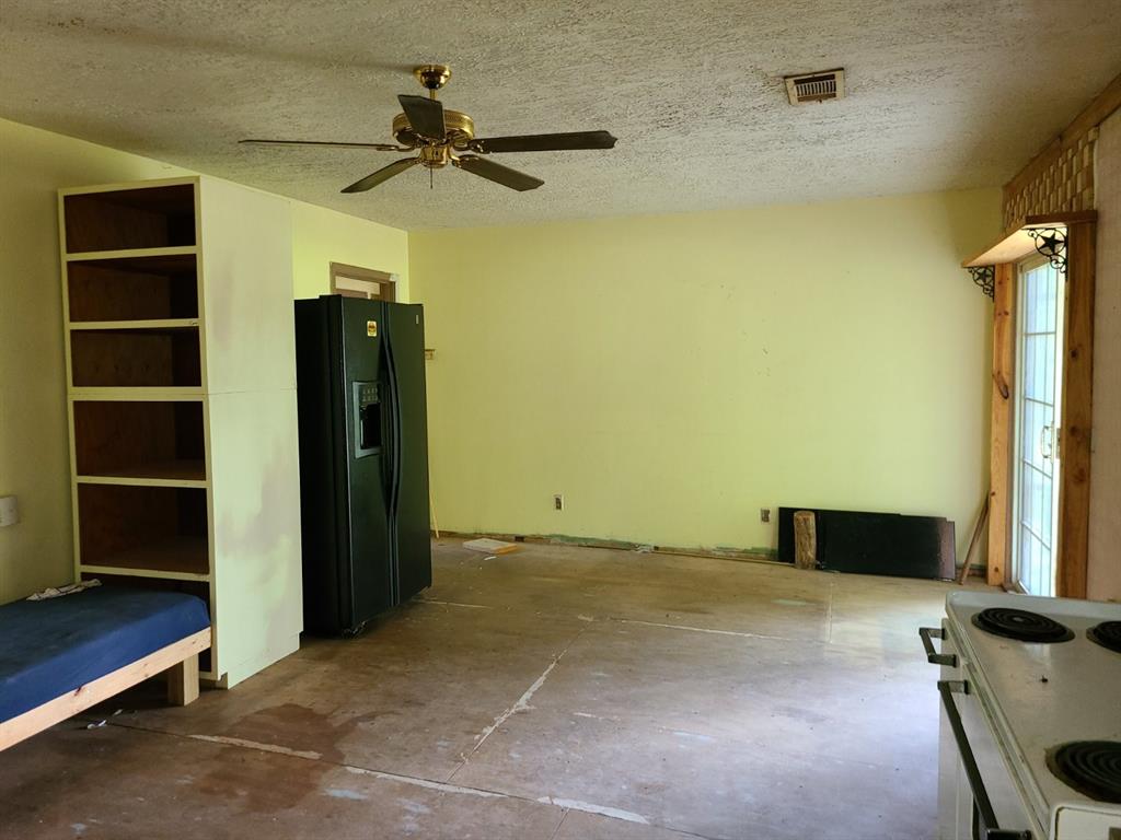 107 W Oak, Daisetta, TX 77533