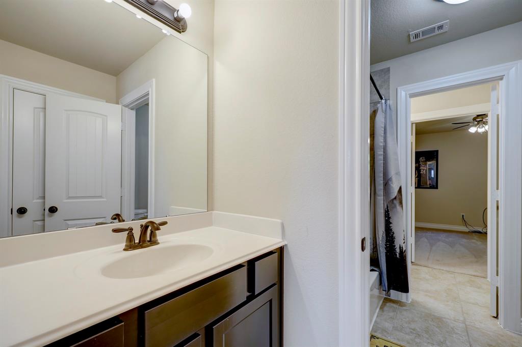 1898 Longmire Rd 13, Conroe, TX 77304