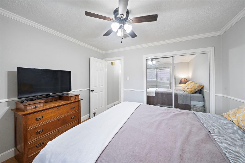 10611 Sageyork Dr, Houston, TX 77089