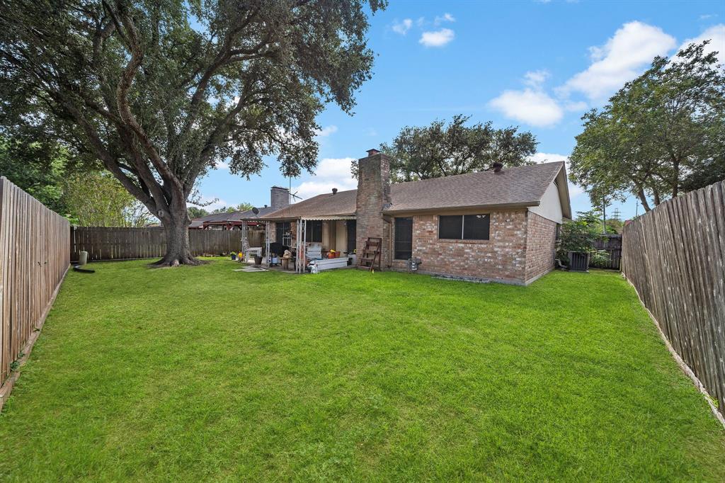 10611 Sageyork Dr, Houston, TX 77089