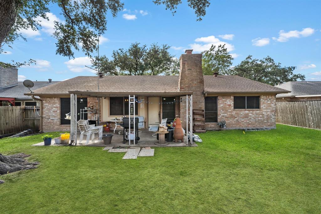 10611 Sageyork Dr, Houston, TX 77089