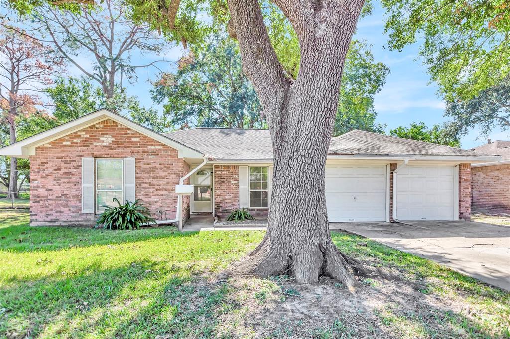 1213 E Rutgers Ln, Deer Park, TX 77536