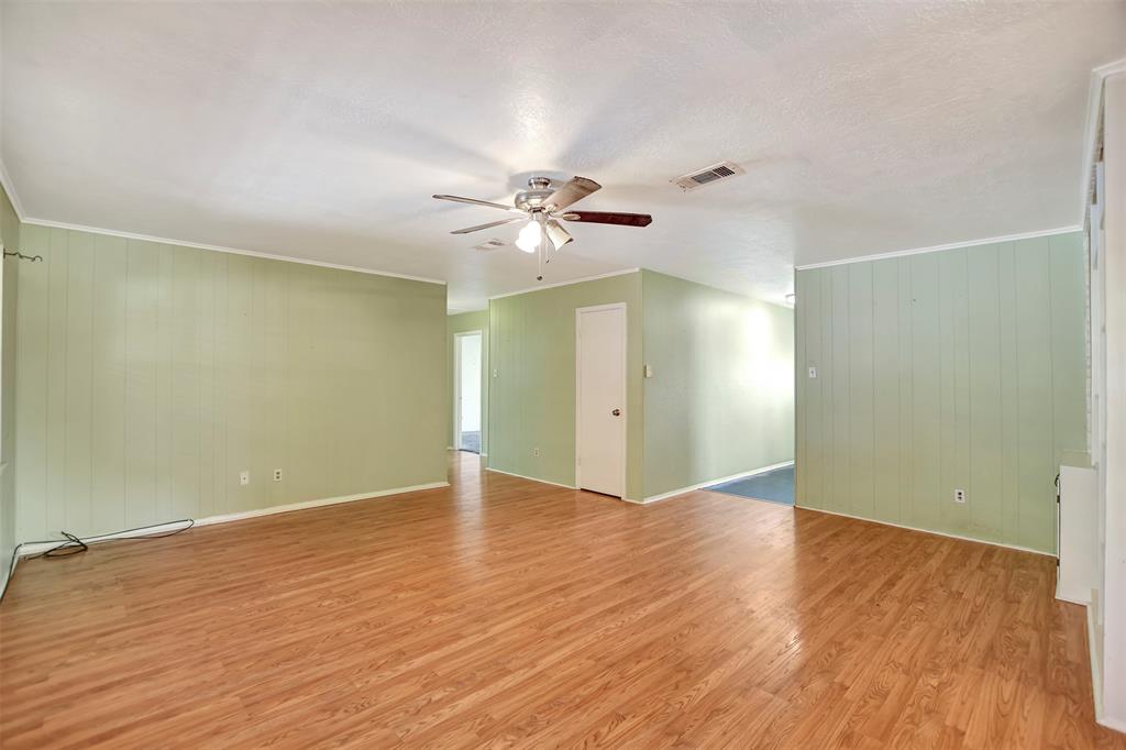 4001 Luella Ave, Deer Park, TX 77536