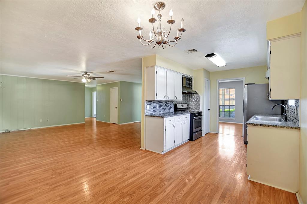 4001 Luella Ave, Deer Park, TX 77536