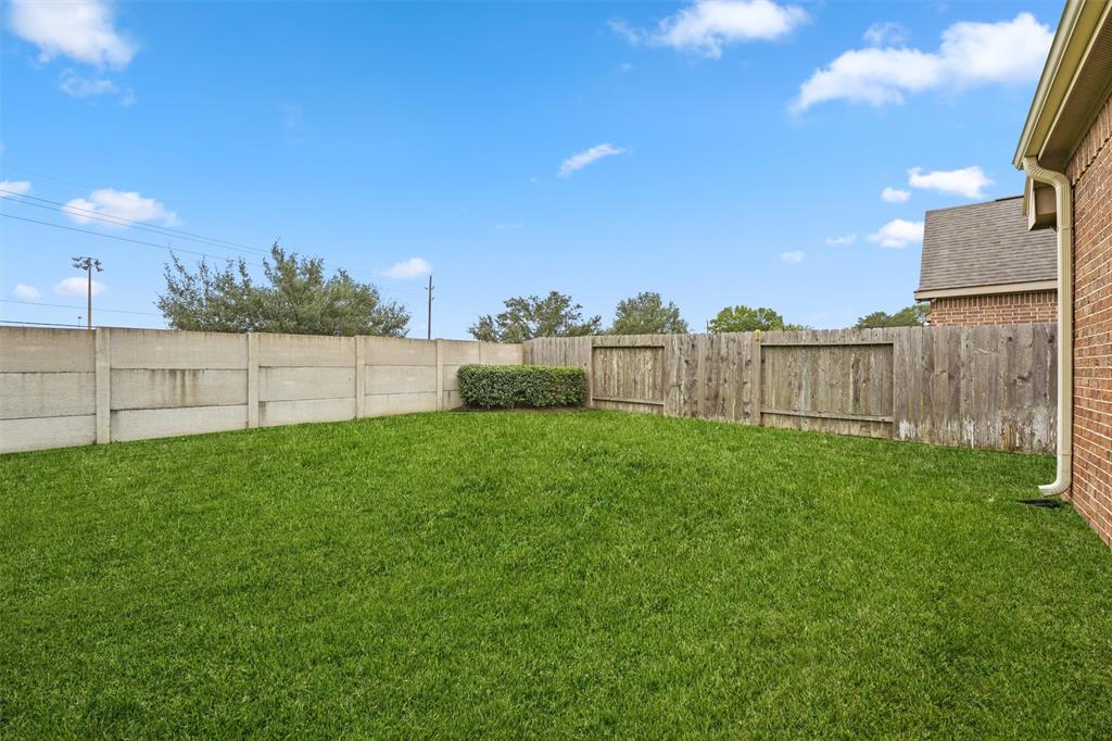 5826 Green Meadows Ln, Katy, TX 77493