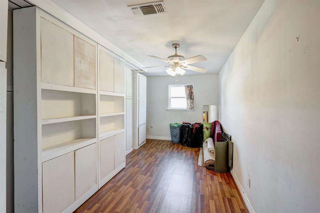 7634 Broadview Dr, Houston, TX 77061