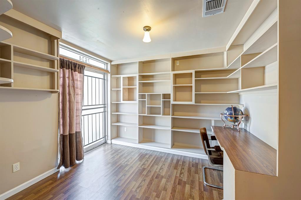 7634 Broadview Dr, Houston, TX 77061