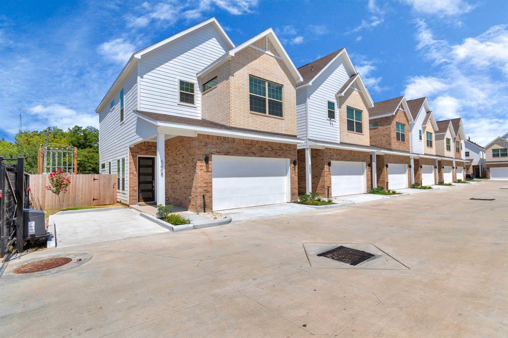 For Lease 306 Queen Sude Lane, Houston, TX 77091 3 Beds / 2 Full