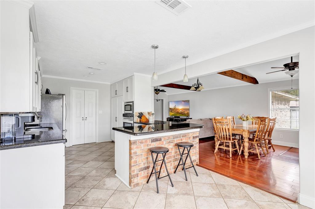 11314 Cherry Point Dr, Mont Belvieu, TX 77535