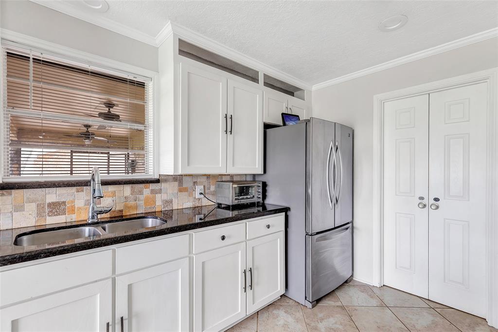 11314 Cherry Point Dr, Mont Belvieu, TX 77535