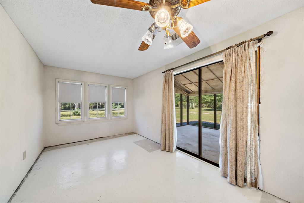 10815 N Humble Camp Rd, Texas City, TX 77539