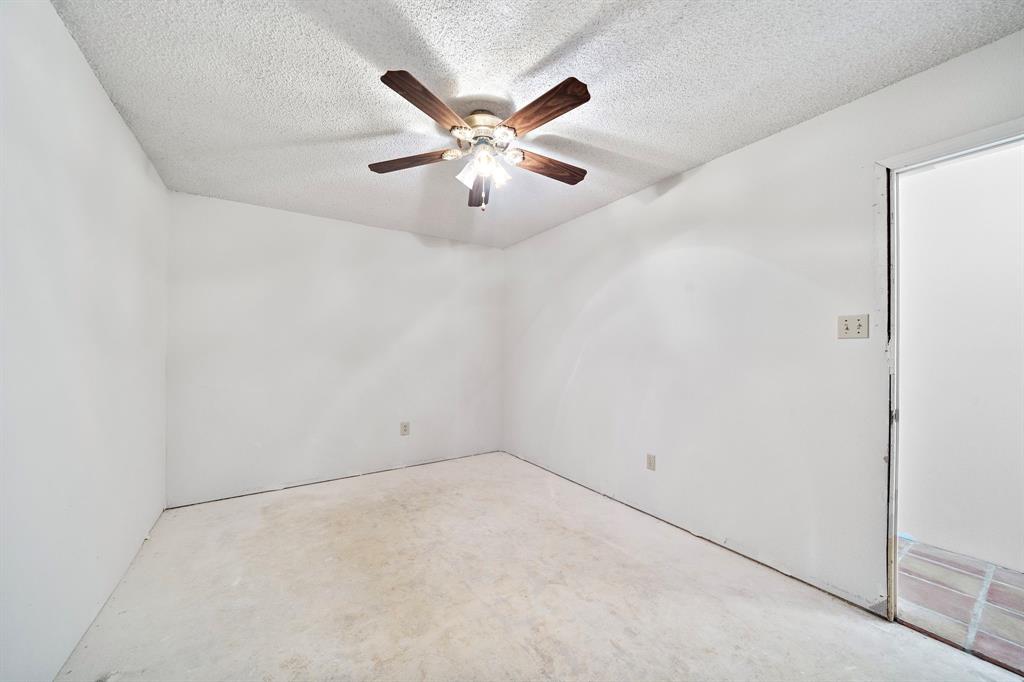 10815 N Humble Camp Rd, Texas City, TX 77539